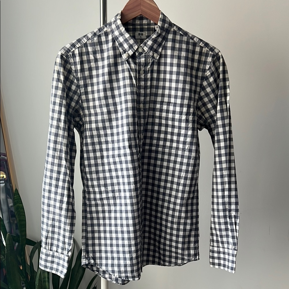 Uniqlo Black and White Casual Button Down Shirt checkered XS